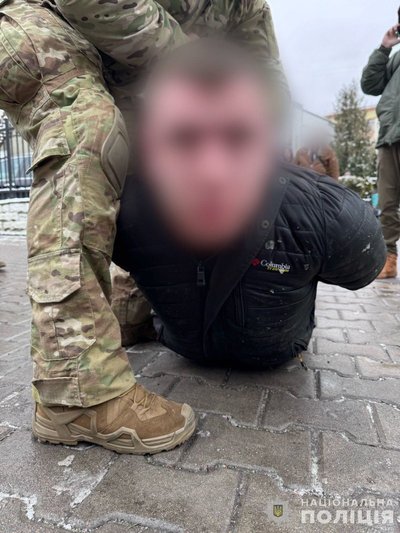 СБУ Рівненщини провели спецоперацію, затримали двох ймовірних диверсантів СБУ Рівненщини провели спецоперацію, затримали двох ймовірних диверсантів