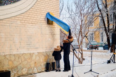 На Хмельниччині відкрили меморіальну дошку захиснику Віталію Сєрову На Хмельниччині відкрили меморіальну дошку захиснику Віталію Сєрову