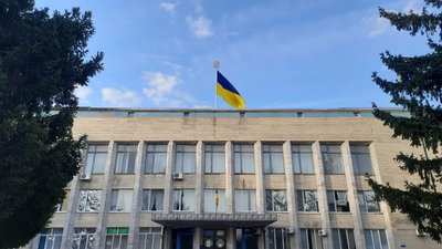 Встановили 44 портрети загиблих бійців. У центрі Устинівки на Кіровоградщині створили Алею пам'яті Встановили 44 портрети загиблих бійців. У центрі Устинівки на Кіровоградщині створили Алею пам'яті