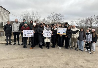 РЕБ, генератори й буржуйки: як школярка з Вінниччини збирає допомогу для військових РЕБ, генератори й буржуйки: як школярка з Вінниччини збирає допомогу для військових
