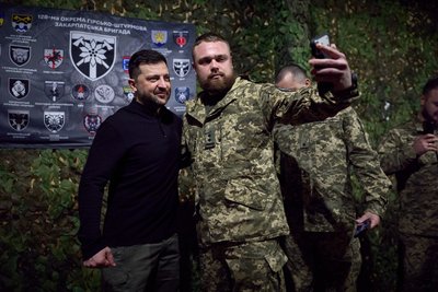 Президент зустрівся з воїнами 65-ї ОМБр та 128-ї ОГШБр, котрі боронять країну на Запоріжжі Президент зустрівся з воїнами 65-ї ОМБр та 128-ї ОГШБр, котрі боронять країну на Запоріжжі