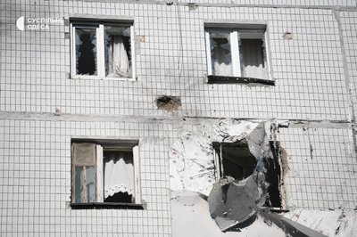«Машина посічена шрапнеллю»: РФ атакувала житловий будинок в Одесі «Машина посічена шрапнеллю»: РФ атакувала житловий будинок в Одесі