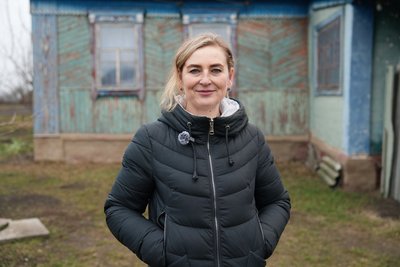 "Надіятися треба тільки на себе". Як живе на Сумщині жінка, яка вийшла з окупованого Маріуполя "Надіятися треба тільки на себе". Як живе на Сумщині жінка, яка вийшла з окупованого Маріуполя