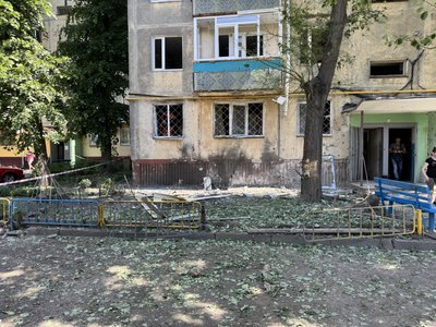 Снаряд РСЗВ на дивані: свідки розповіли про обстріл вулиць Металургів і Реміснича в Сумах Снаряд РСЗВ на дивані: свідки розповіли про обстріл вулиць Металургів і Реміснича в Сумах