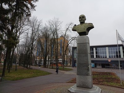 У Полтаві хочуть перейменувати стадіон та прибрати погруддя Олексію Бутовському У Полтаві хочуть перейменувати стадіон та прибрати погруддя Олексію Бутовському