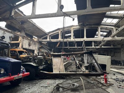 "Серед згарища шукаємо запчастини": у Дніпрі в музеї "Машини часу" ліквідовують наслідки атаки КАБом РФ "Серед згарища шукаємо запчастини": у Дніпрі в музеї "Машини часу" ліквідовують наслідки атаки КАБом РФ