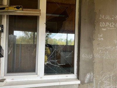 Наслідки падіння безпілотника 13 жовтня на Черкащині: у людей вибило вікна Наслідки падіння безпілотника 13 жовтня на Черкащині: у людей вибило вікна