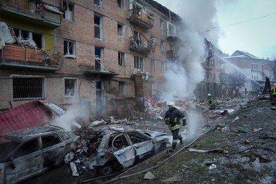 Ракетний удар по Київщині: понад 20 постраждалих, є влучання у багатоповерхівку Ракетний удар по Київщині: понад 20 постраждалих, є влучання у багатоповерхівку
