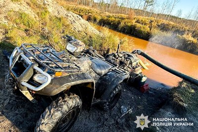Незаконний видобуток бурштину: на Рівненщині встановили причетних до промислу — поліція Незаконний видобуток бурштину: на Рівненщині встановили причетних до промислу — поліція