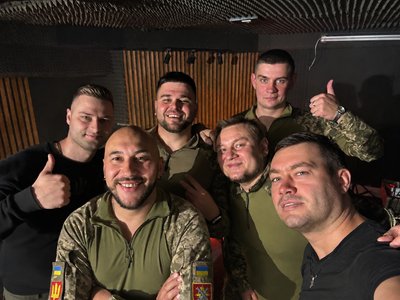 Сумський рок-гурт «DK Dance» та 27-ма окрема артилерійська бригада випустили трек «Богдана» Сумський рок-гурт «DK Dance» та 27-ма окрема артилерійська бригада випустили трек «Богдана»