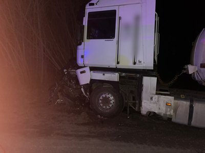 Загинули двоє людей: на Кіровоградщині зіштовхнулися автопоїзд та легковик Загинули двоє людей: на Кіровоградщині зіштовхнулися автопоїзд та легковик