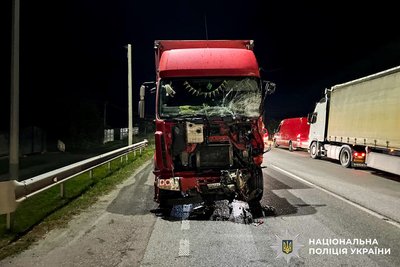 Внаслідок зіткнення із вантажівкою загинув водій мікроавтобуса на Рівненщині Внаслідок зіткнення із вантажівкою загинув водій мікроавтобуса на Рівненщині