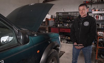 На Волині поляк безплатно ремонтує авто на фронт На Волині поляк безплатно ремонтує авто на фронт