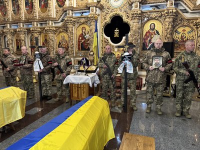 Віддали життя за свободу: у Полтаві попрощалися із чотирма воїнами, які загинули на фронті Віддали життя за свободу: у Полтаві попрощалися із чотирма воїнами, які загинули на фронті