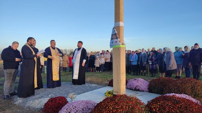 Виконав обіцянку діда: на Рівненщині відновили й освятили столітню фігуру, яку зруйнувала радянська влада Виконав обіцянку діда: на Рівненщині відновили й освятили столітню фігуру, яку зруйнувала радянська влада
