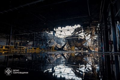 Поштовий термінал у Харкові після пожежі Поштовий термінал у Харкові після пожежі