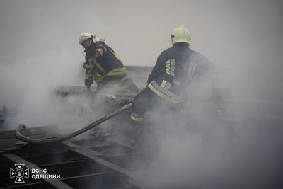 В Одесі горів склад меблевого підприємства: загинули дві жінки В Одесі горів склад меблевого підприємства: загинули дві жінки