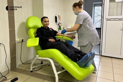 Патрульні Одеси стали донорами: як поліція допомагає Обласній дитлікарні Патрульні Одеси стали донорами: як поліція допомагає Обласній дитлікарні