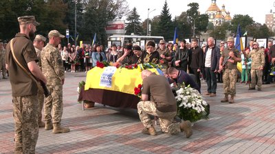 У Рівному попрощались з військовим Дмитром Гордійчуком У Рівному попрощались з військовим Дмитром Гордійчуком