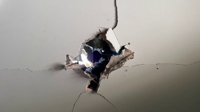 "Вчетверте влучили у приватний будинок". Очевидці розповіли про російський удар по середмістю Херсона "Вчетверте влучили у приватний будинок". Очевидці розповіли про російський удар по середмістю Херсона
