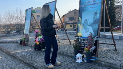 "Ми просто звикаємо з цим жити": історія дружини полеглого воїна з Рівненщини "Ми просто звикаємо з цим жити": історія дружини полеглого воїна з Рівненщини