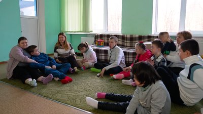 "Вони все розуміють": у Кропивницькому долучилися до акції підтримки людей із синдромом Дауна "Шкарпетуйся" "Вони все розуміють": у Кропивницькому долучилися до акції підтримки людей із синдромом Дауна "Шкарпетуйся"