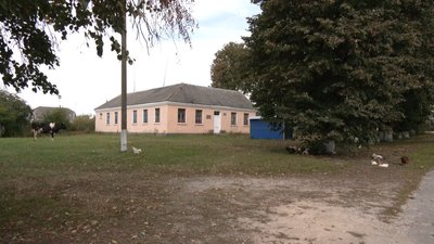 "А "Червону калину" теж заборонять співати": на Хмельниччині жителі села Червона Дубина не згодні з перейменуванням "А "Червону калину" теж заборонять співати": на Хмельниччині жителі села Червона Дубина не згодні з перейменуванням