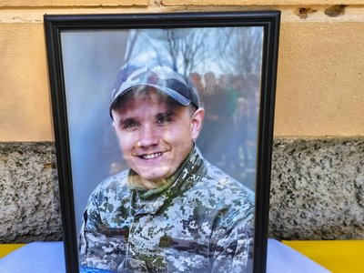 У Полтаві відкрили меморіальну дошку на честь воїна Андрія Масленнікова У Полтаві відкрили меморіальну дошку на честь воїна Андрія Масленнікова