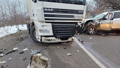 На Черкащині легковик зіткнувся з вантажівкою: подробиці ДТП На Черкащині легковик зіткнувся з вантажівкою: подробиці ДТП