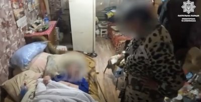 До лікарні на бронеавтомобілі: в Краматорську поліцейські евакуювали маломобільну жінку До лікарні на бронеавтомобілі: в Краматорську поліцейські евакуювали маломобільну жінку