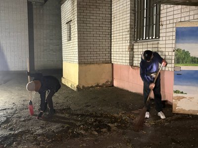 Через удар БпЛА у Дніпрі пошкоджені дві багатоповерхівки: що розповіли про атаку місцеві мешканці Через удар БпЛА у Дніпрі пошкоджені дві багатоповерхівки: що розповіли про атаку місцеві мешканці