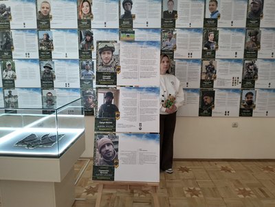 У Луцьку відкрили пересувну виставку "Полк "Азов" — Янголи Маріуполя" У Луцьку відкрили пересувну виставку "Полк "Азов" — Янголи Маріуполя"
