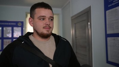 Хмельничанин В'ячеслав вклеїв фото у внутрішній паспорт, жовтень 2025 року, Хмельницький Хмельничанин В'ячеслав вклеїв фото у внутрішній паспорт, жовтень 2025 року, Хмельницький
