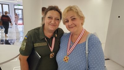 Двох медиків з Чернігівщини нагородили професійною відзнакою "Орденом Святого Пантелеймона" Двох медиків з Чернігівщини нагородили професійною відзнакою "Орденом Святого Пантелеймона"