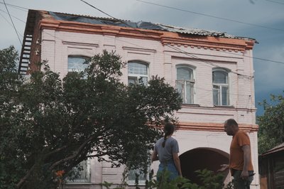 Будинок у Харкові, у якого буревій пошкодив дах, 13 липня 2025 року Будинок у Харкові, у якого буревій пошкодив дах, 13 липня 2025 року