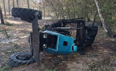 Лісівники з Донеччини відновили трактор, який підірвався на російській міні