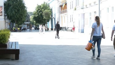 У Житомирі після випадку збиття дитини самокатом хочуть запровадити штрафи для порушників У Житомирі після випадку збиття дитини самокатом хочуть запровадити штрафи для порушників