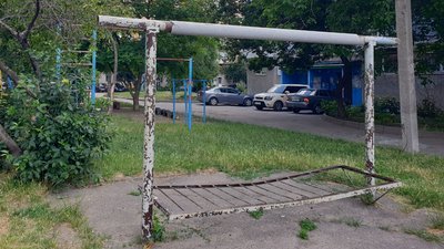 У Кропивницькому демонтують аварійні та нічийні металеві конструкції У Кропивницькому демонтують аварійні та нічийні металеві конструкції