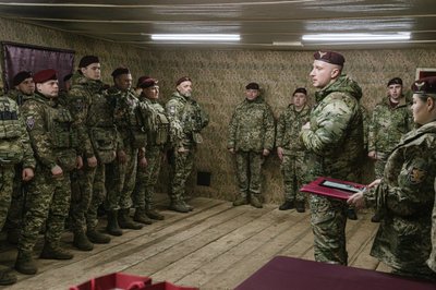 Воїнам житомирської 95-ї бригади вручили державні та відомчі нагороди Воїнам житомирської 95-ї бригади вручили державні та відомчі нагороди