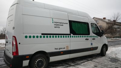“Не всі можуть з’їздити в Суми”: мобільний сервісний центр МВС працював у В. Чернеччині “Не всі можуть з’їздити в Суми”: мобільний сервісний центр МВС працював у В. Чернеччині