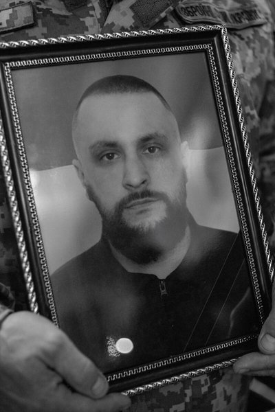 У Луцькій громаді провели в останню дорогу захисників Артема Одінцова та Олександра Бортніка У Луцькій громаді провели в останню дорогу захисників Артема Одінцова та Олександра Бортніка