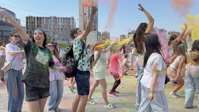 Дніпро святкує день народження: фоторепортаж Дніпро святкує день народження: фоторепортаж