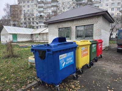 "Привчаємо до культури сортування сміття": у ліцеї №24 Житомира встановили сортувальні баки "Привчаємо до культури сортування сміття": у ліцеї №24 Житомира встановили сортувальні баки