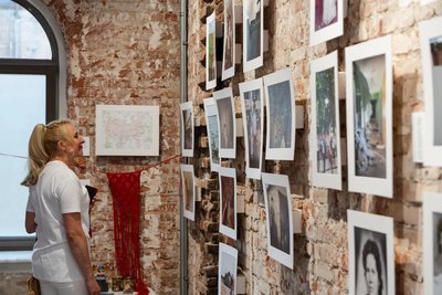 Після евакуації — через VR, музику та фотографію: як мистецькі резиденції зберігають пам'ять громад Донеччини Після евакуації — через VR, музику та фотографію: як мистецькі резиденції зберігають пам'ять громад Донеччини