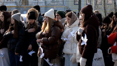 У Вінниці до Дня Героїв Небесної Сотні провели акцію "Ангели пам'яті" У Вінниці до Дня Героїв Небесної Сотні провели акцію "Ангели пам'яті"