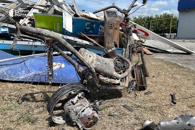 Обстріл АЗС у Полтавському районі в ніч на 29 червня: фоторепортаж Обстріл АЗС у Полтавському районі в ніч на 29 червня: фоторепортаж