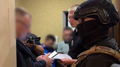 Конфлікт між чоловіками та працівниками ТЦК у Черкасах: підозрюваних затримали Конфлікт між чоловіками та працівниками ТЦК у Черкасах: підозрюваних затримали