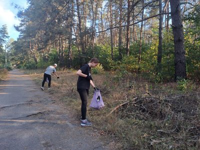 Прибирають бігаючи. Двоє кропивничанок популяризують плогінг Прибирають бігаючи. Двоє кропивничанок популяризують плогінг