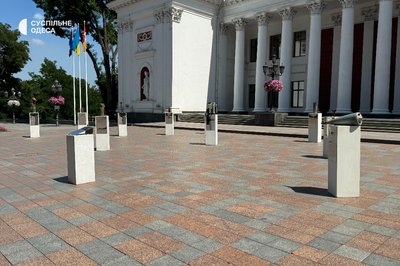 В Одесі відкрили "Алею незламних міст" — виставку з уламками російських снарядів В Одесі відкрили "Алею незламних міст" — виставку з уламками російських снарядів