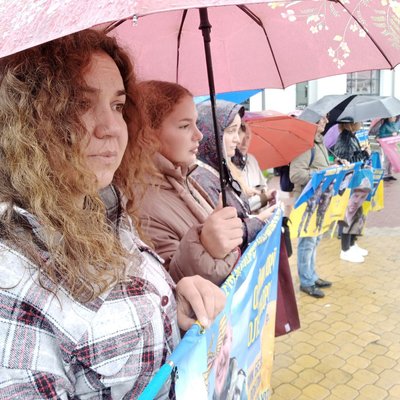 "Як я тобі в очі гляну, якщо не піду?": у Хмельницькому відбулася акція на підтримку полонених та безвісти зниклих "Як я тобі в очі гляну, якщо не піду?": у Хмельницькому відбулася акція на підтримку полонених та безвісти зниклих